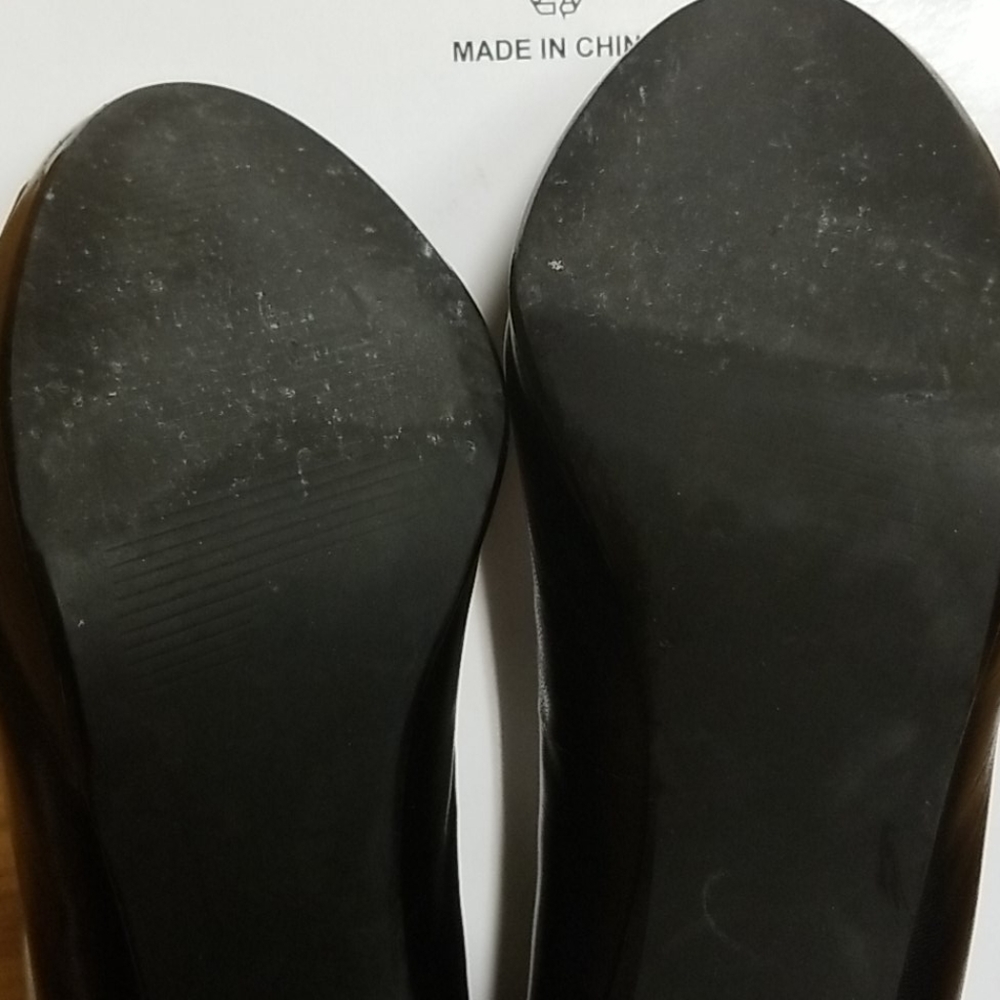 Shoes - Picture 3 of 4